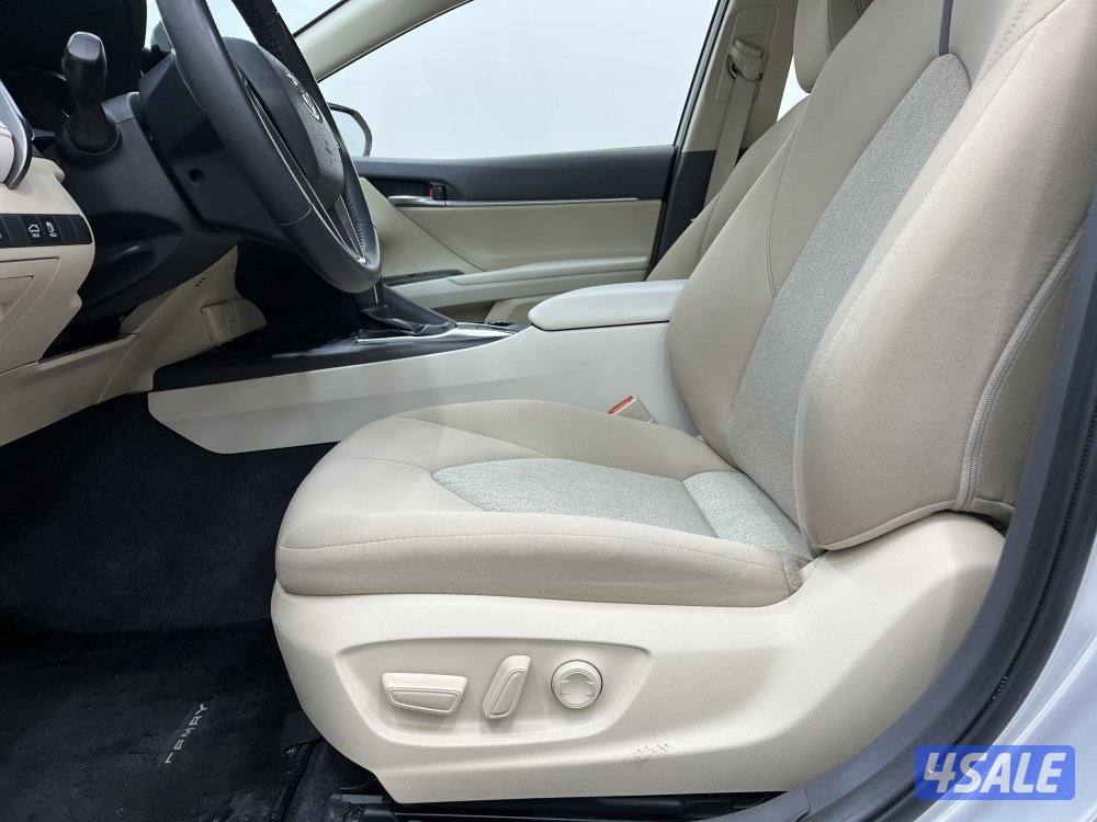 TOYOTA CAMRY GLE 4 CYL MID OPTION4