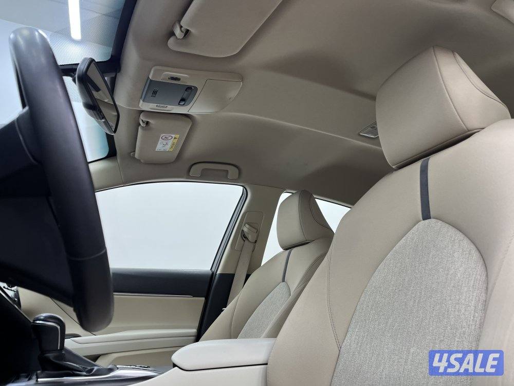 TOYOTA CAMRY GLE 4 CYL MID OPTION5