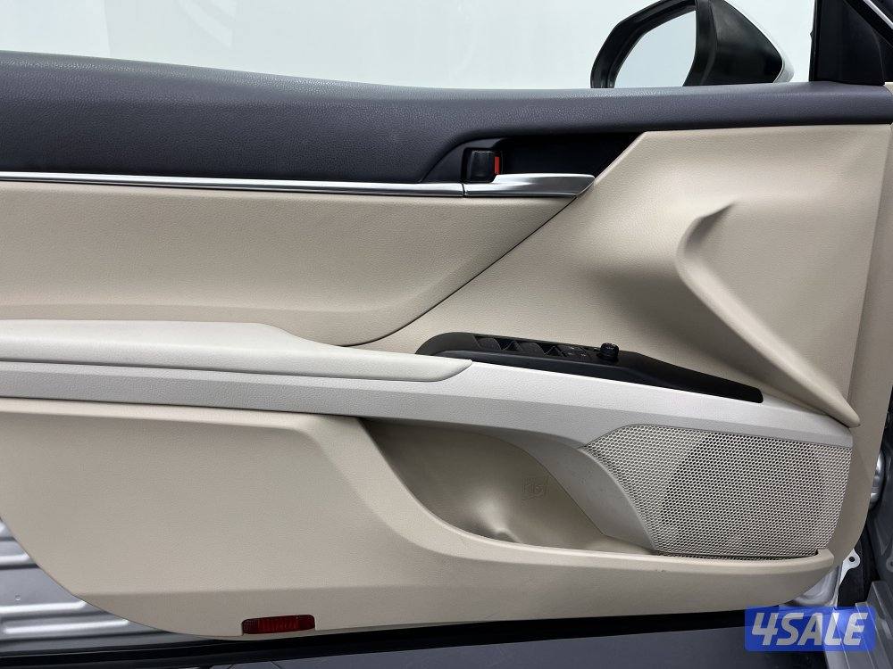 TOYOTA CAMRY GLE 4 CYL MID OPTION10