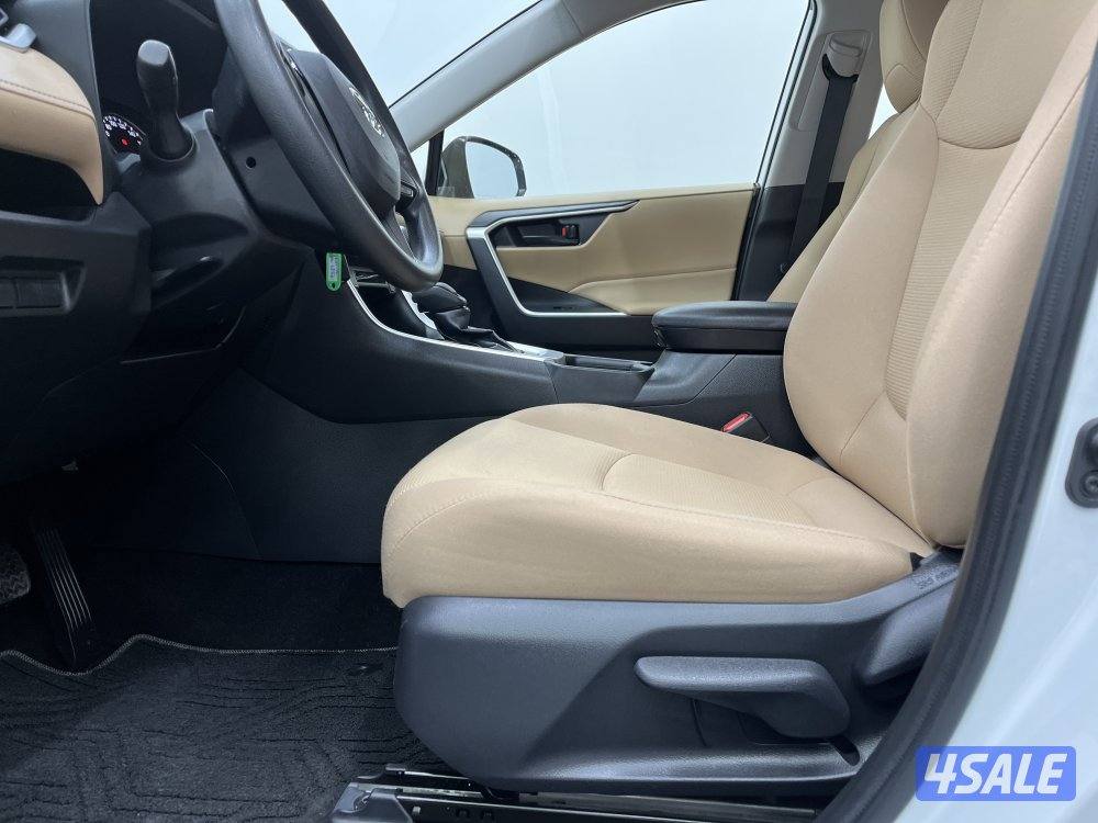 TOYOTA RAV401 4X2 STANDARD OPTION4