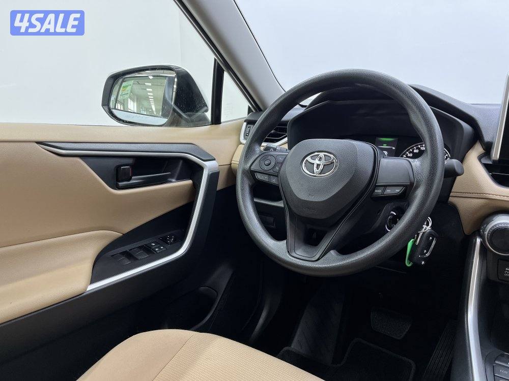 TOYOTA RAV401 4X2 STANDARD OPTION12