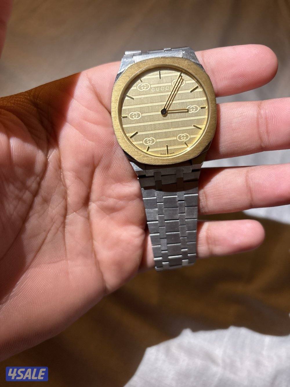 ساعه Gucci ذهبيه1