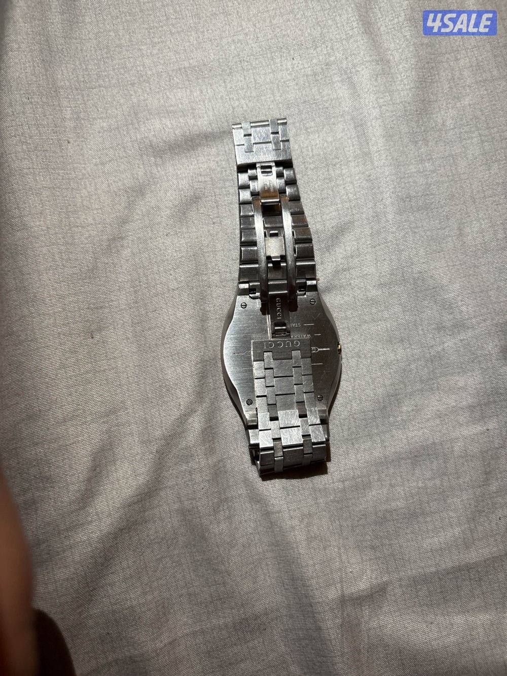 ساعه Gucci ذهبيه2