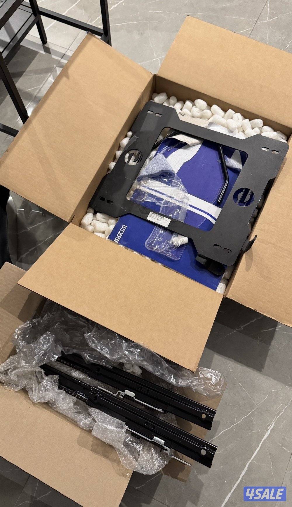 للبيع هدرز امريكان ريسنق و اغراض ثانيه حق كمارو ٢٠١٠/٢٠١٤5