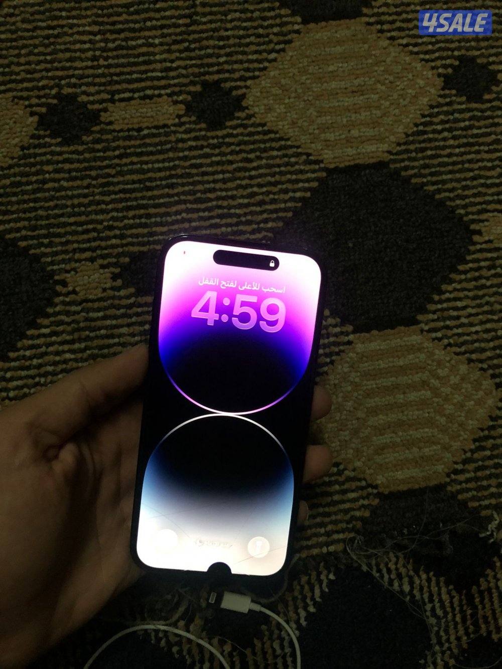 ايفون ١٤ برو للبيع ملاحضه فيه كسر شاشه خفيف وما يبان واجد وكسر خلفيه0