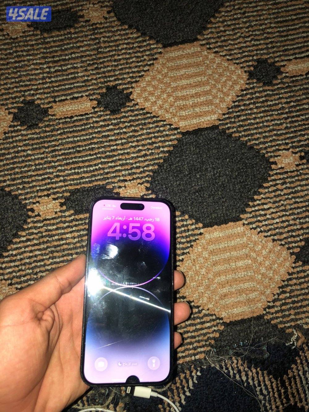 ايفون ١٤ برو للبيع ملاحضه فيه كسر شاشه خفيف وما يبان واجد وكسر خلفيه2