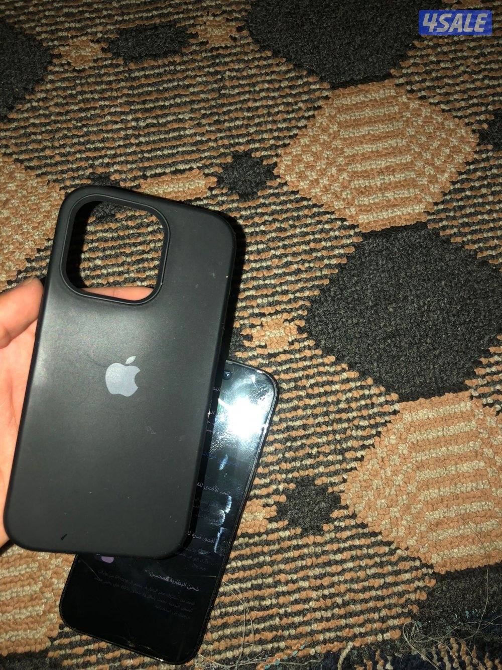 ايفون ١٤ برو للبيع ملاحضه فيه كسر شاشه خفيف وما يبان واجد وكسر خلفيه3