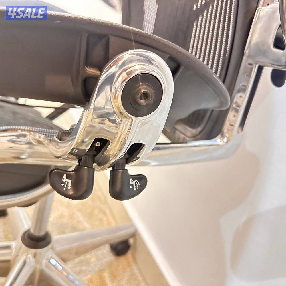 للبيع كرسين مكاتب1