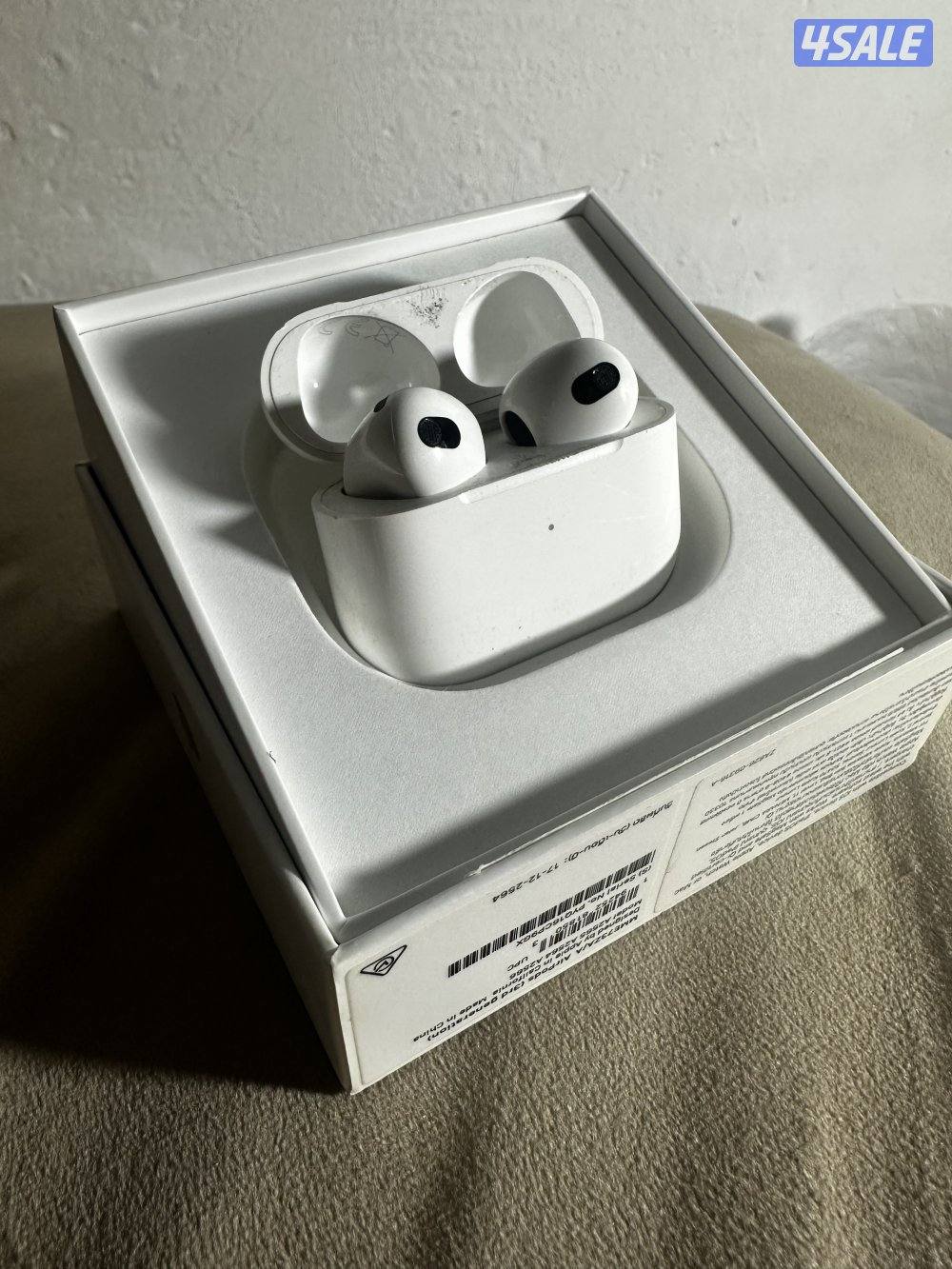 للبيع ايربودز 3 نطيفه مع كرتونها1