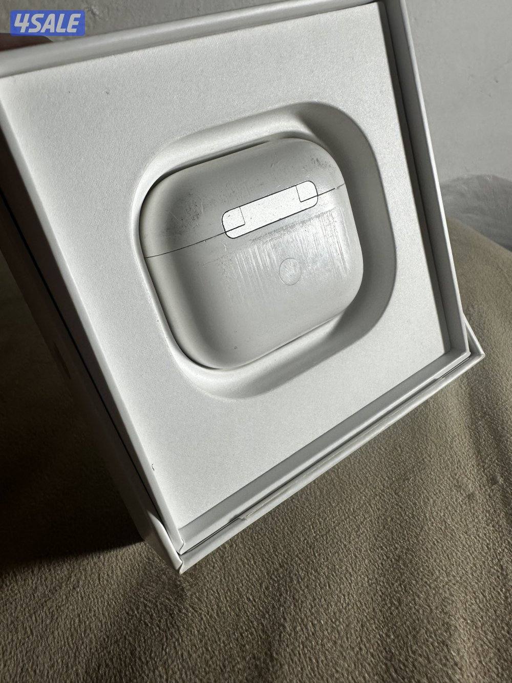 للبيع ايربودز 3 نطيفه مع كرتونها2