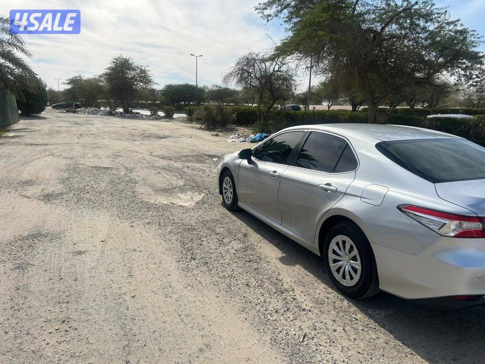 كامري 2020 صبغ الوكاله عدا قطعتين ماشي 150 ألف  شرط الفحص4