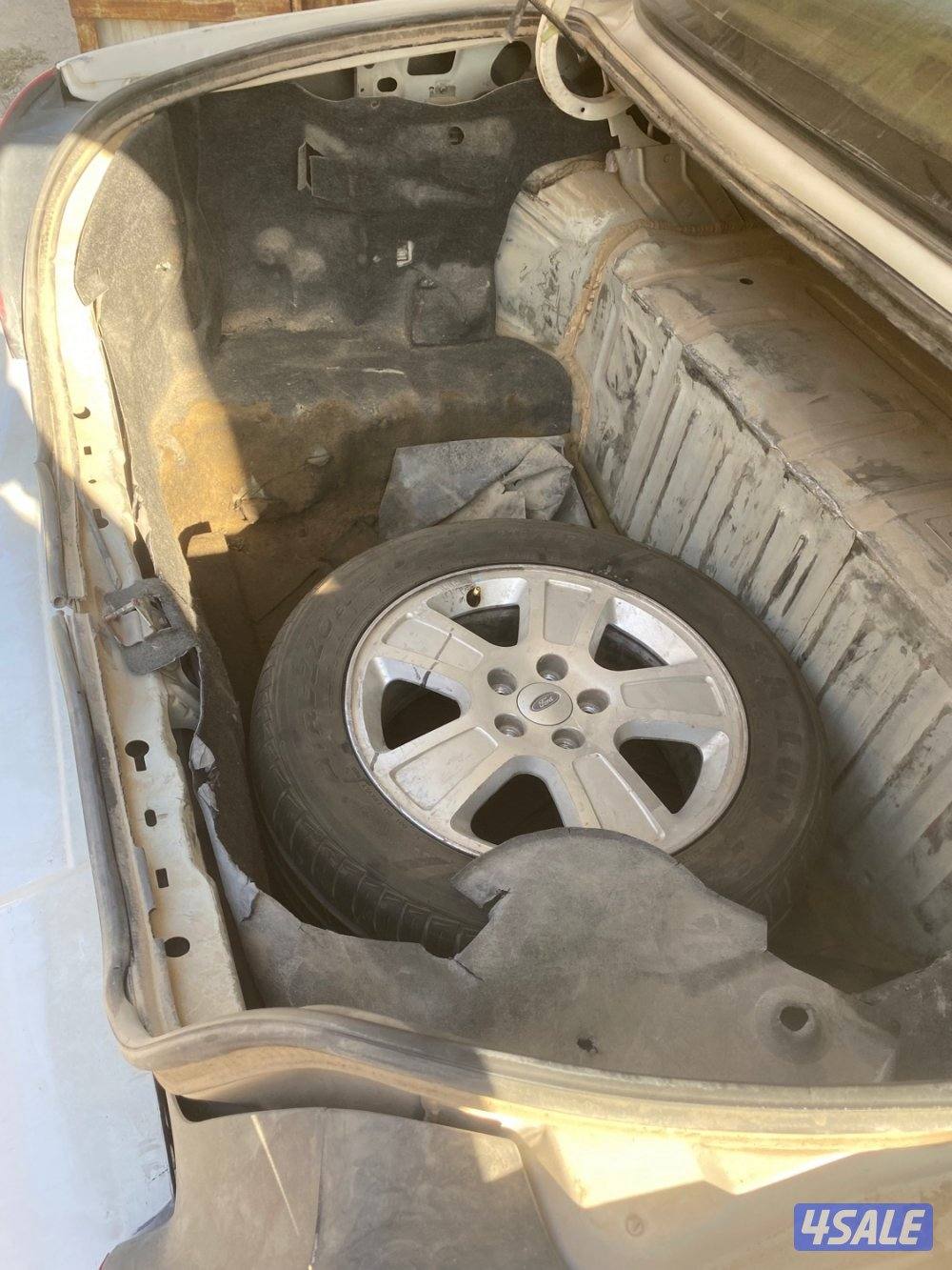 للبيع فورد ماركيز ممشى٤٠٢ شاصي سليم مكيف شغال على المنظور0