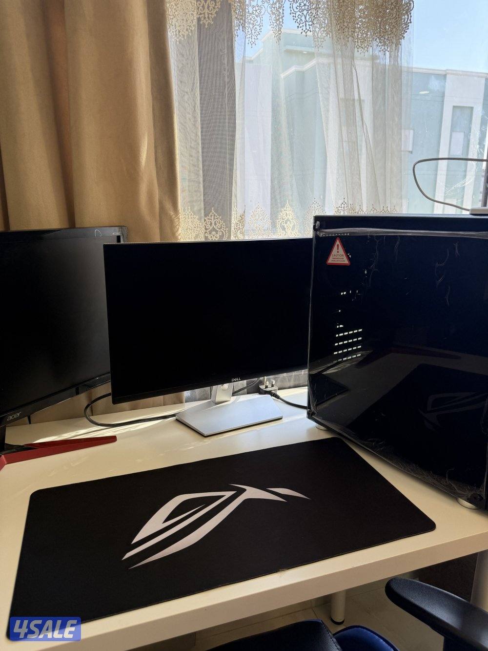 للبيع كمبيوترpc مع شاشتين نظيف0