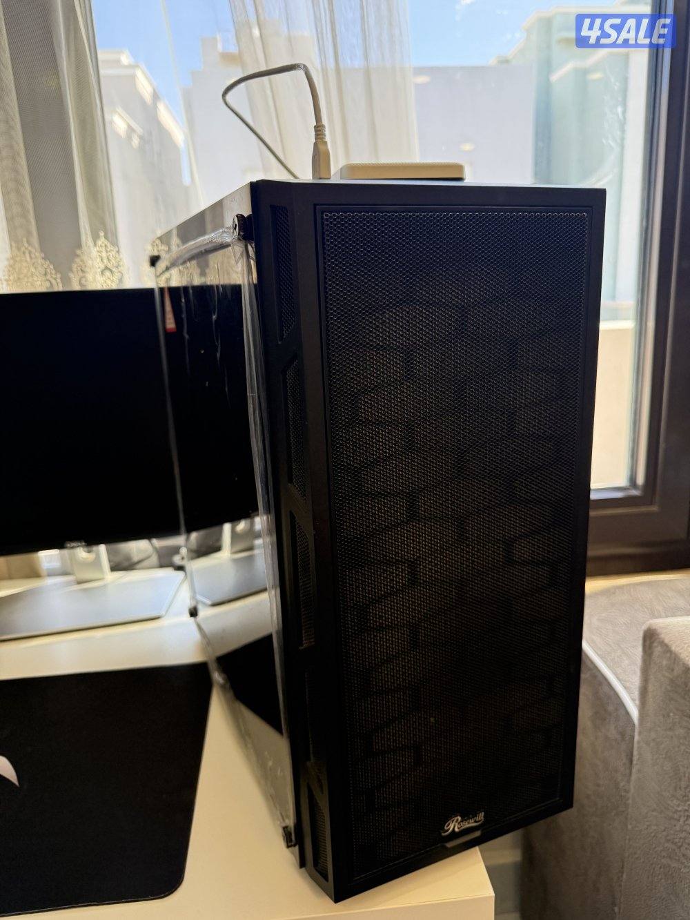 للبيع كمبيوترpc مع شاشتين نظيف4