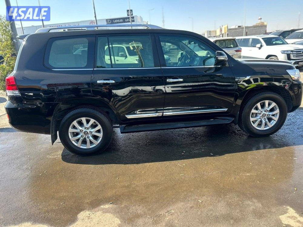 تويوتا لاند كروزر VX.R_V8-5.7  موديل 2021 ماشى 154.000 k.m2