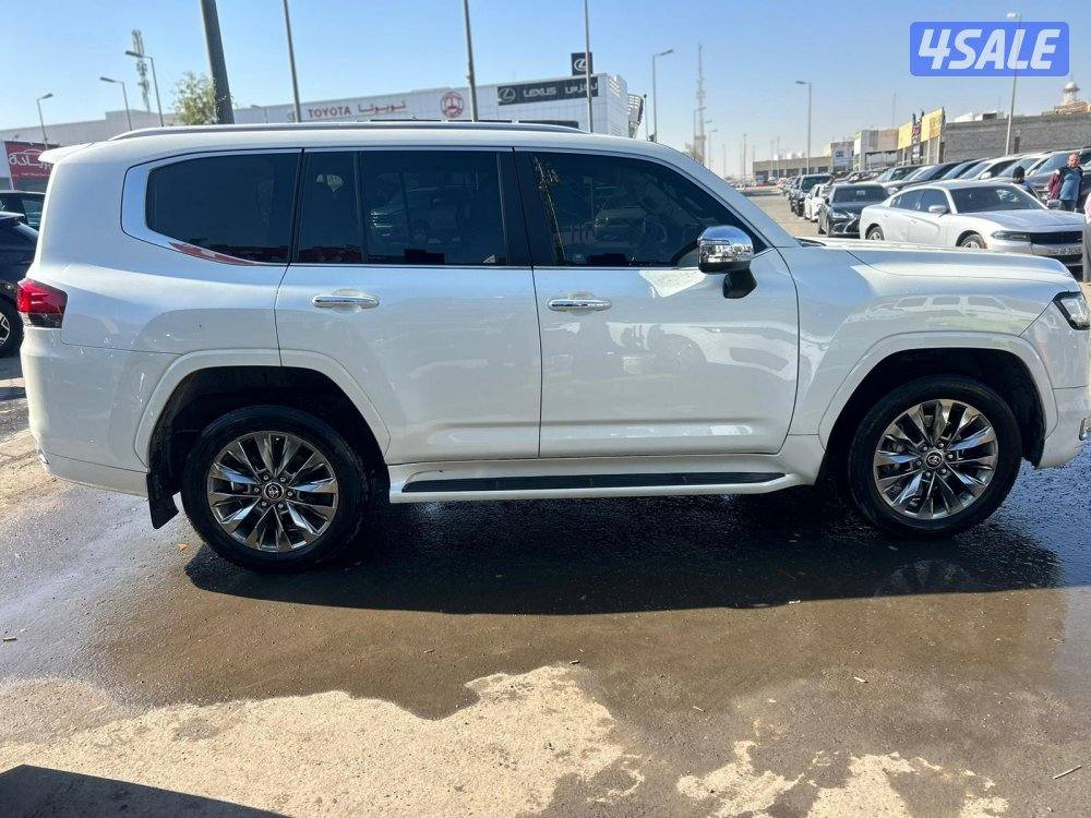 تويوتا لاند كروزر VX.R twin turbo.V6 موديل 2022 ماشى 60.000 k.m3