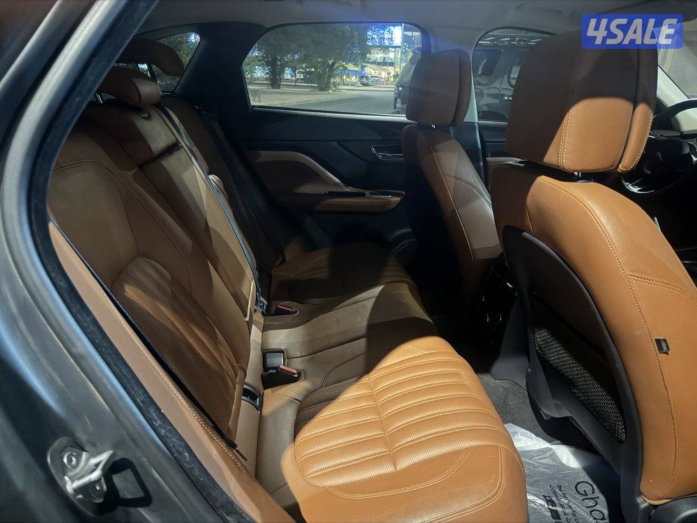 للبيع جيب جاكوار موديل 2018 ماشي 127 كامل المواصفات شرط الفحص6