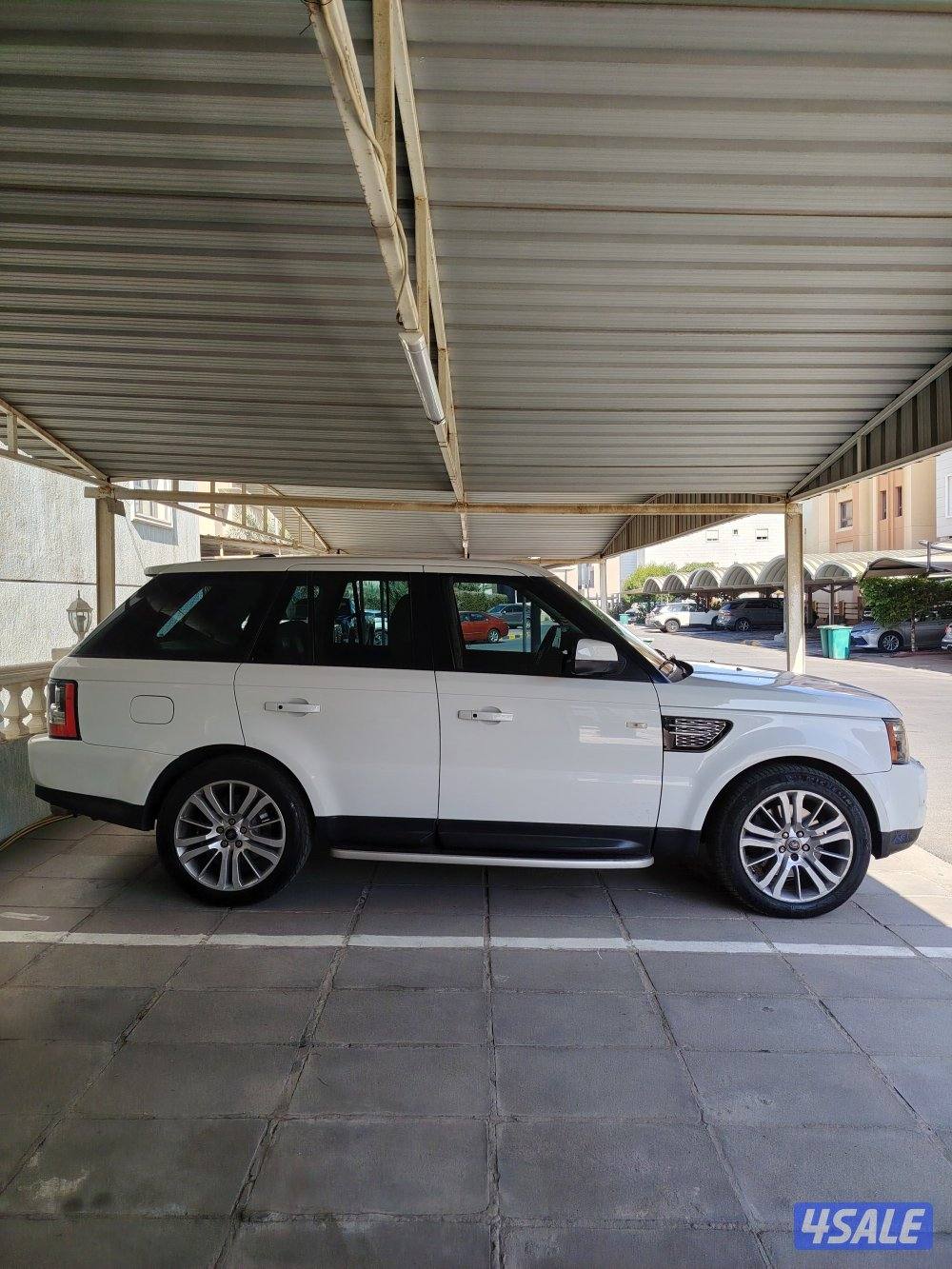 للبيع رنج روفر سبورت( V8) موديل 2013 عداد 2143