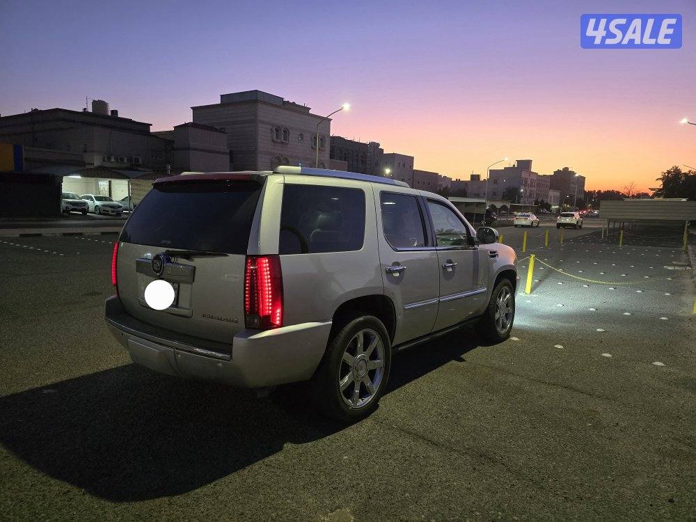 للبيع كاديلاك اسكاليد موديل 2010 مواصفات كامله فل اوبشن7