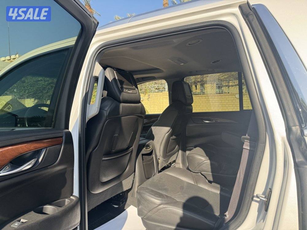 كادليك اسكاليد ٢٠١٦7