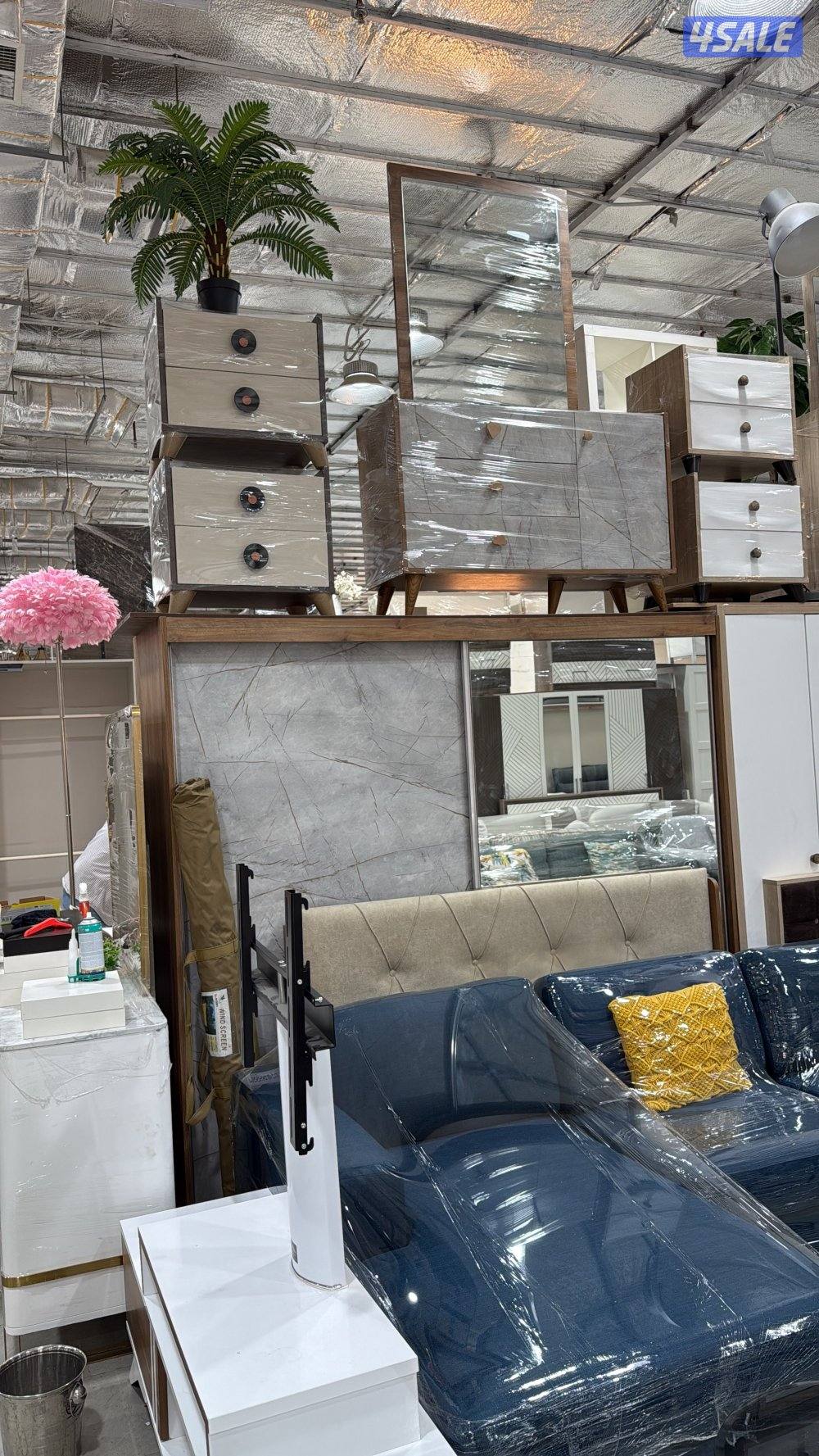 نبيع سراير وغرف نوم شبه جديده0