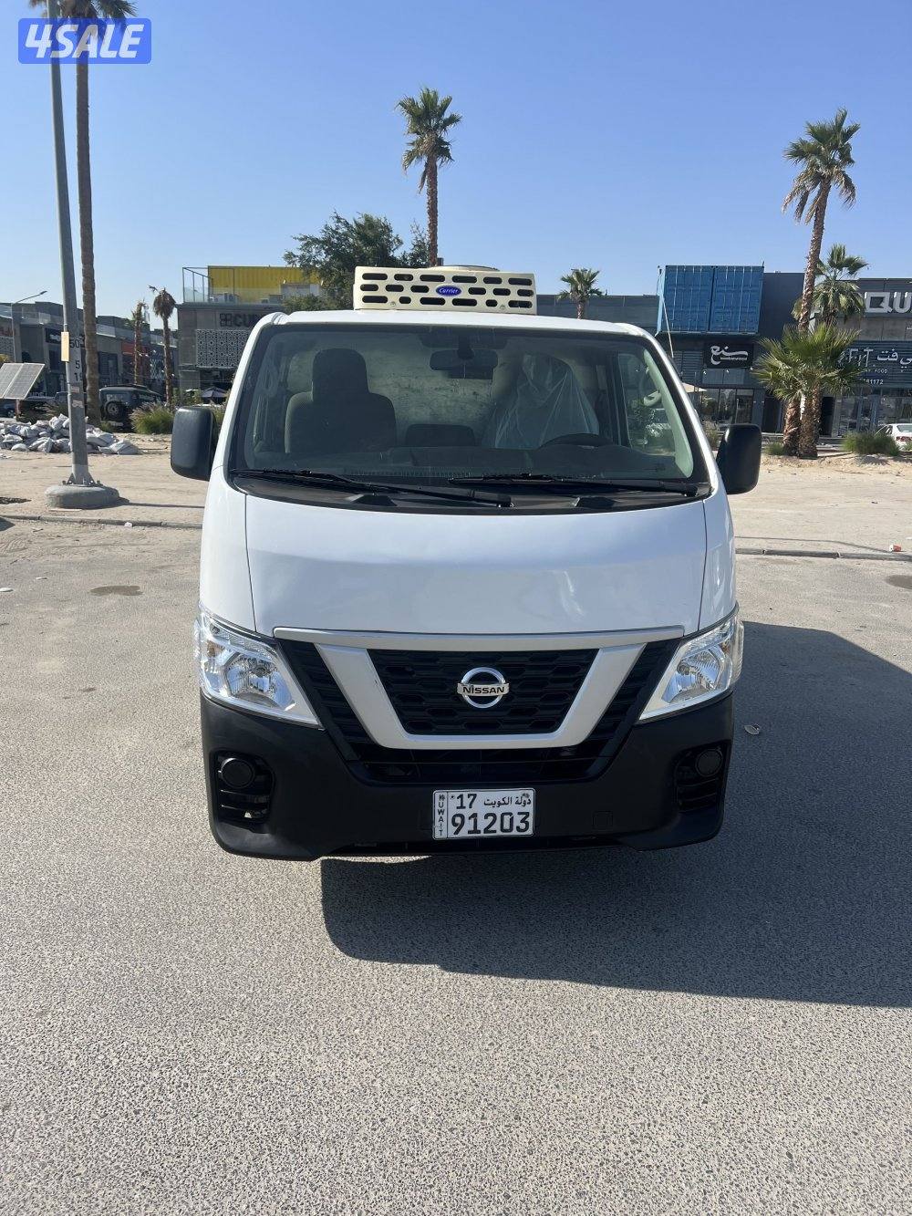 للبيع باص نيسان ثلاجه0