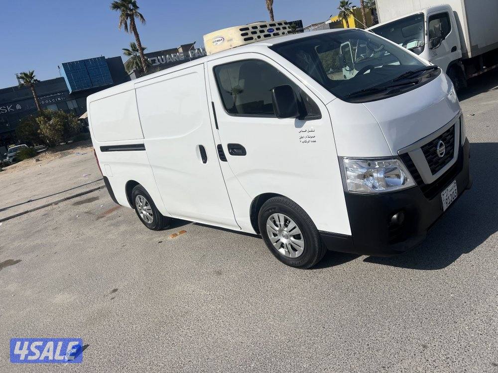 للبيع باص نيسان ثلاجه1