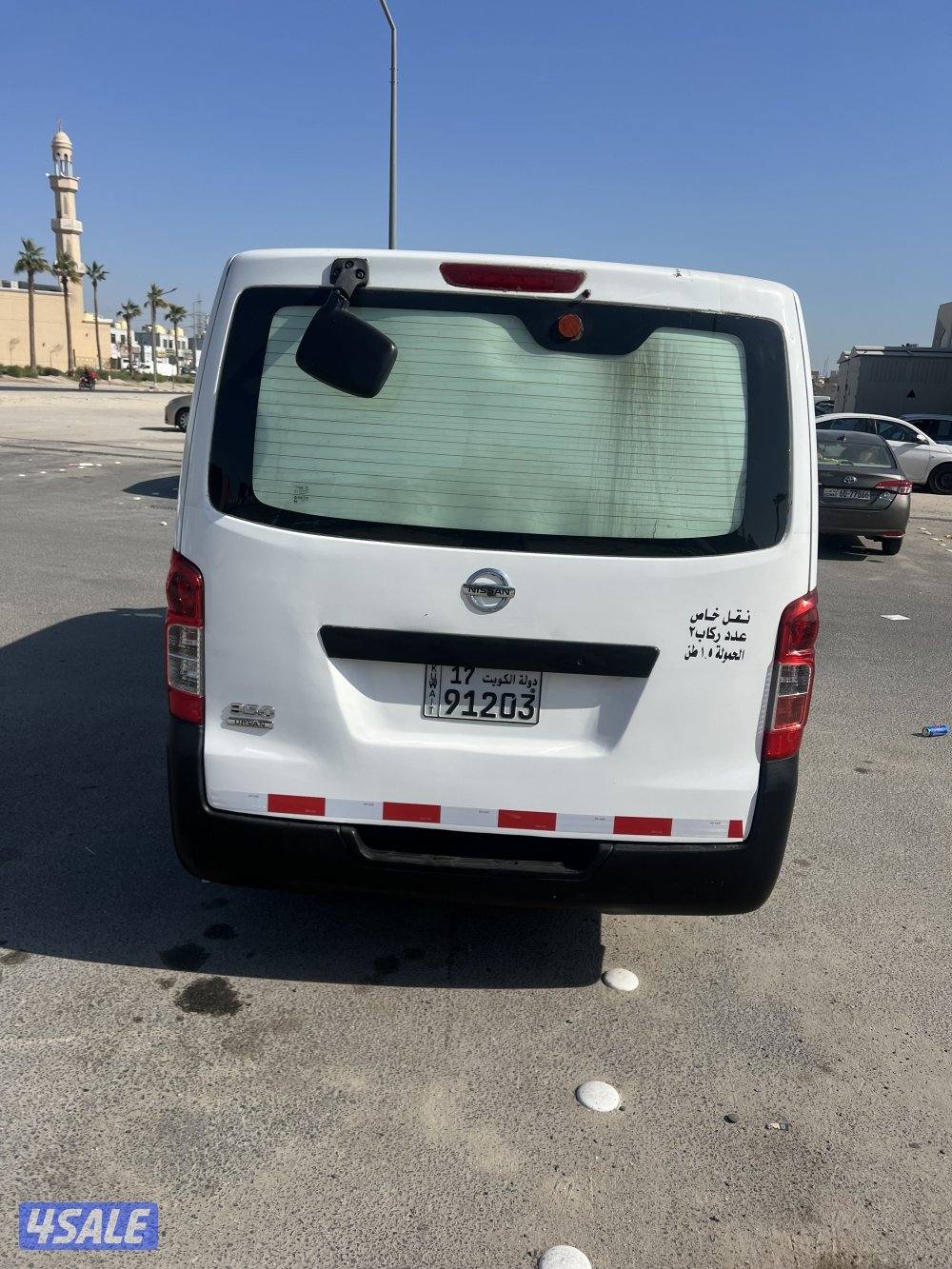 للبيع باص نيسان ثلاجه3