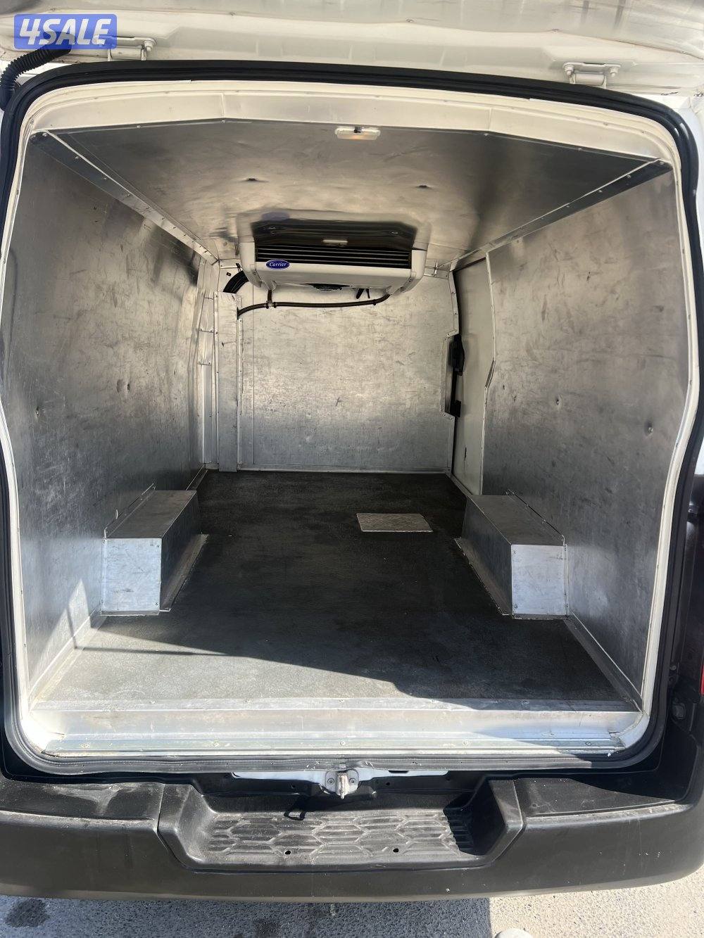 للبيع باص نيسان ثلاجه4