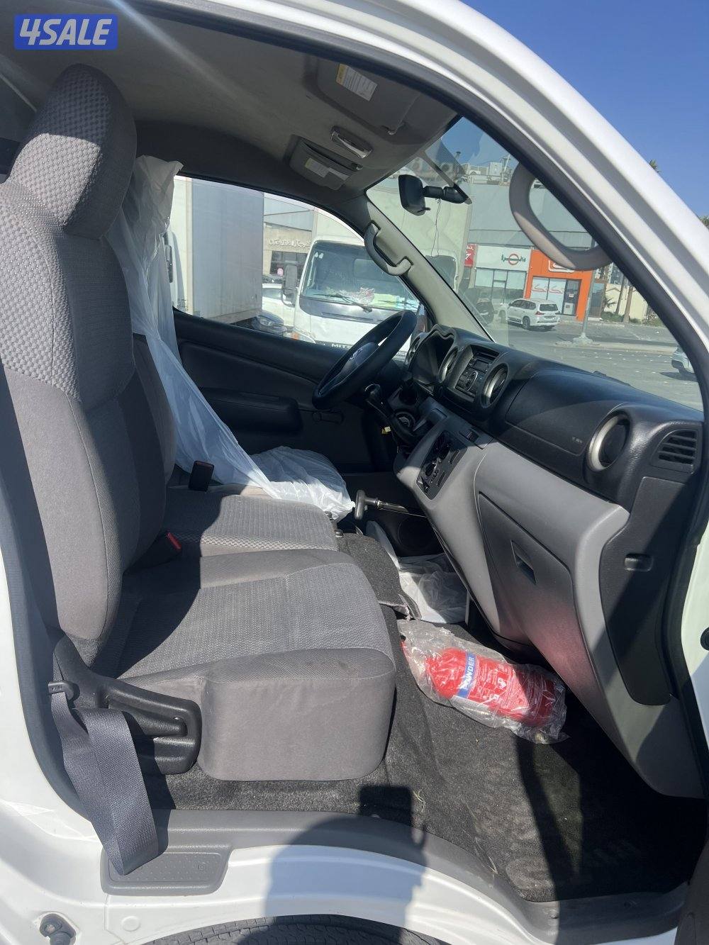 للبيع باص نيسان ثلاجه6