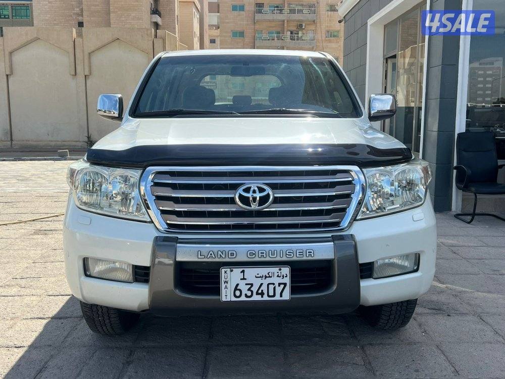 لاند كروزر GXR V62