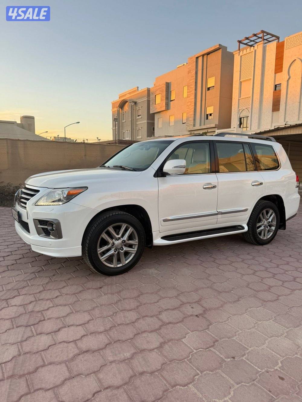 للبيع لكزس 2013 صبغ الوكاله عداده 2304