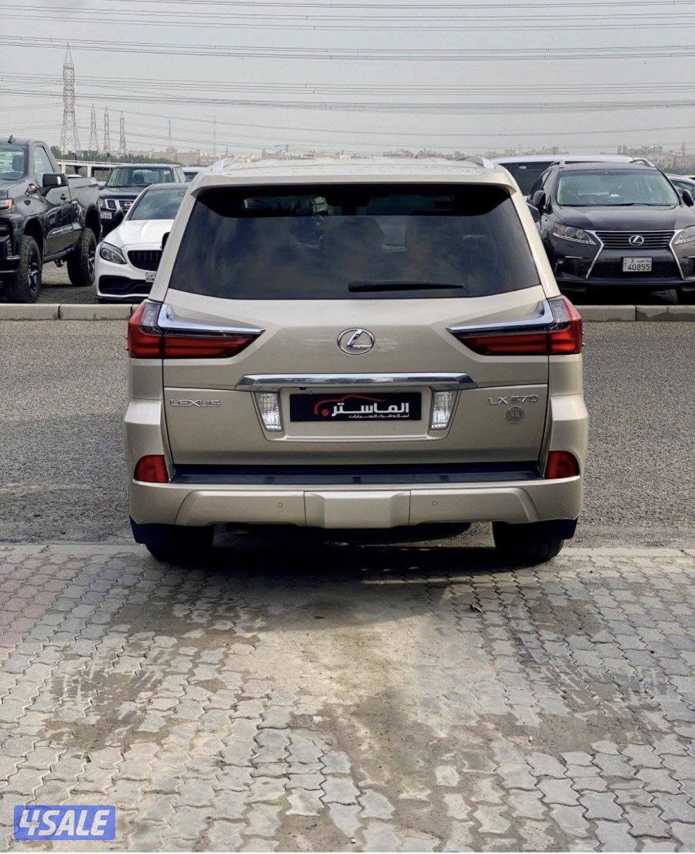 للبيع لكزس مخزن LX570 الساير موديل 2016 عداد 119 الدرجة الثانية3