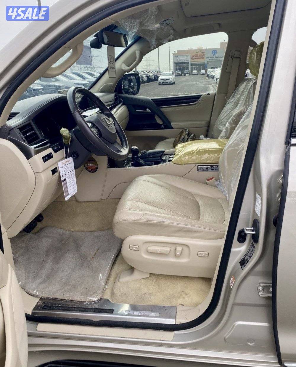 للبيع لكزس مخزن LX570 الساير موديل 2016 عداد 119 الدرجة الثانية5