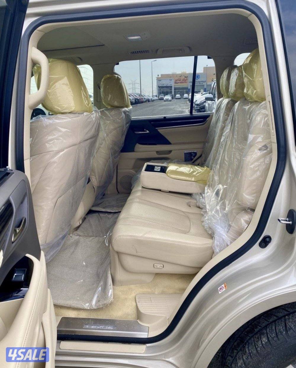 للبيع لكزس مخزن LX570 الساير موديل 2016 عداد 119 الدرجة الثانية6