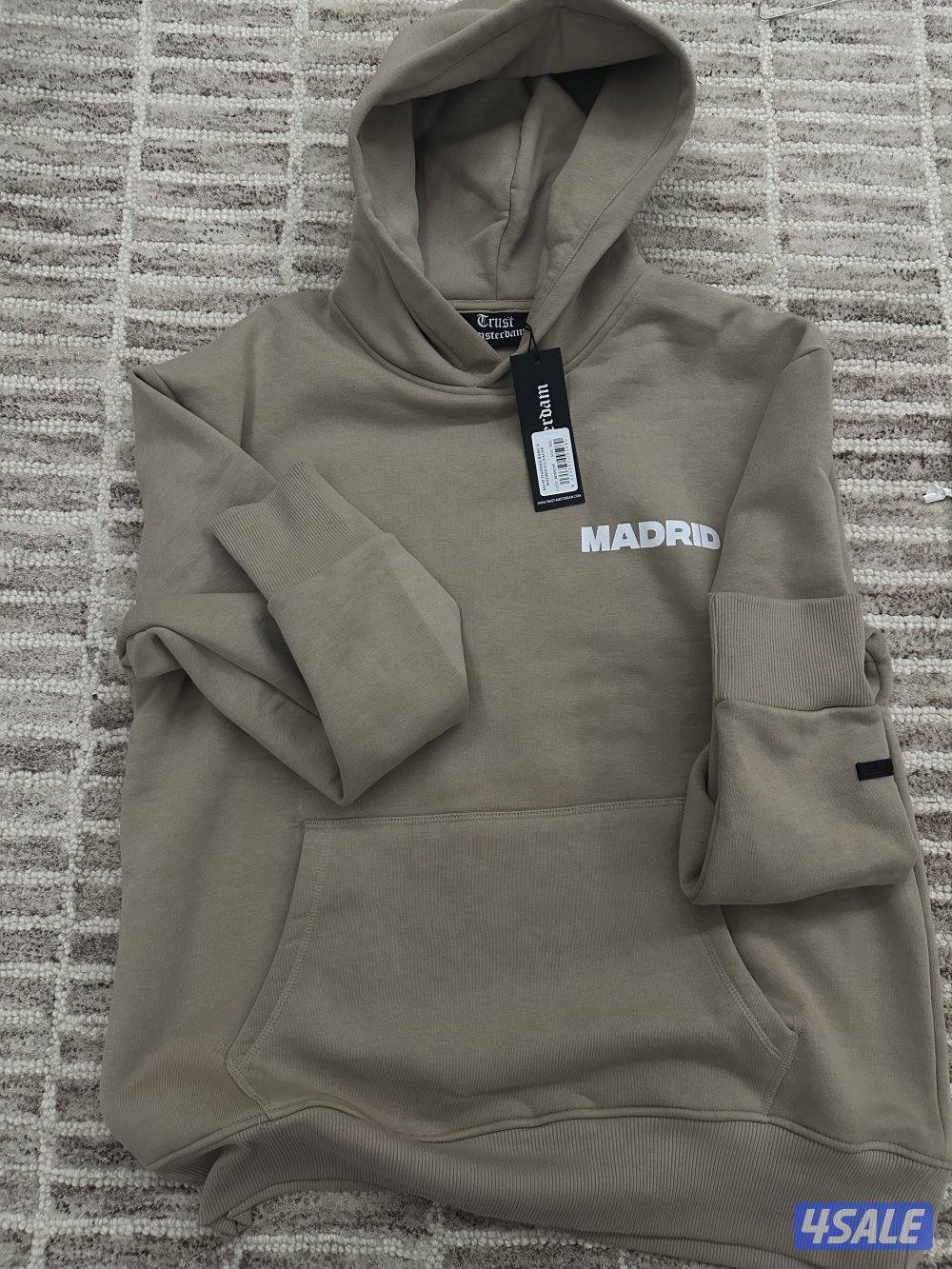 للبيع هودي رجالي اصلي جديد من مدريد اسبانيا حبه وحده فقط ESSENTIALALS0