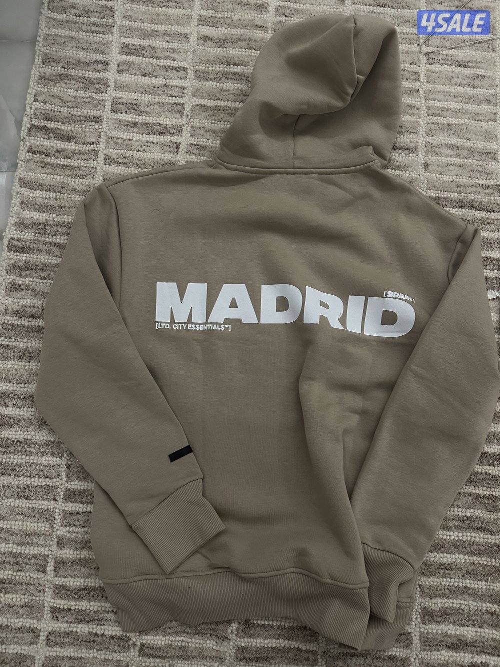 للبيع هودي رجالي اصلي جديد من مدريد اسبانيا حبه وحده فقط ESSENTIALALS1