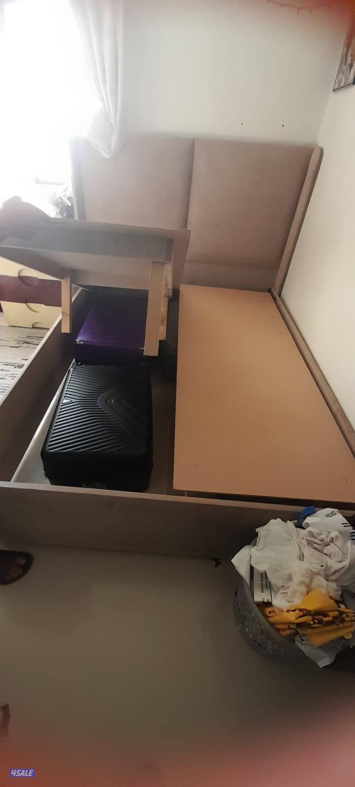 Queen size bed like new0