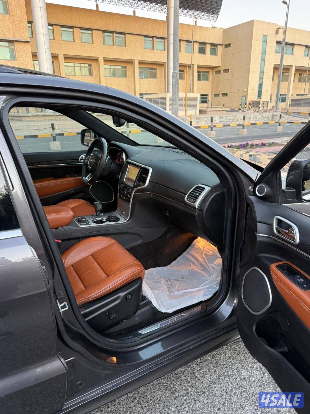 شروكي SRT موديل 2014 صبغ الوكاله وارد الوكاله بحاله ممتازه11