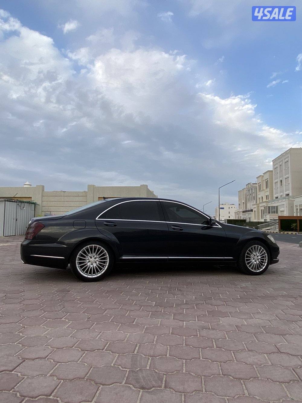 للبيع مرسيدس  حوت S300 لارج بانوراما بحالة ممتازة جداً3