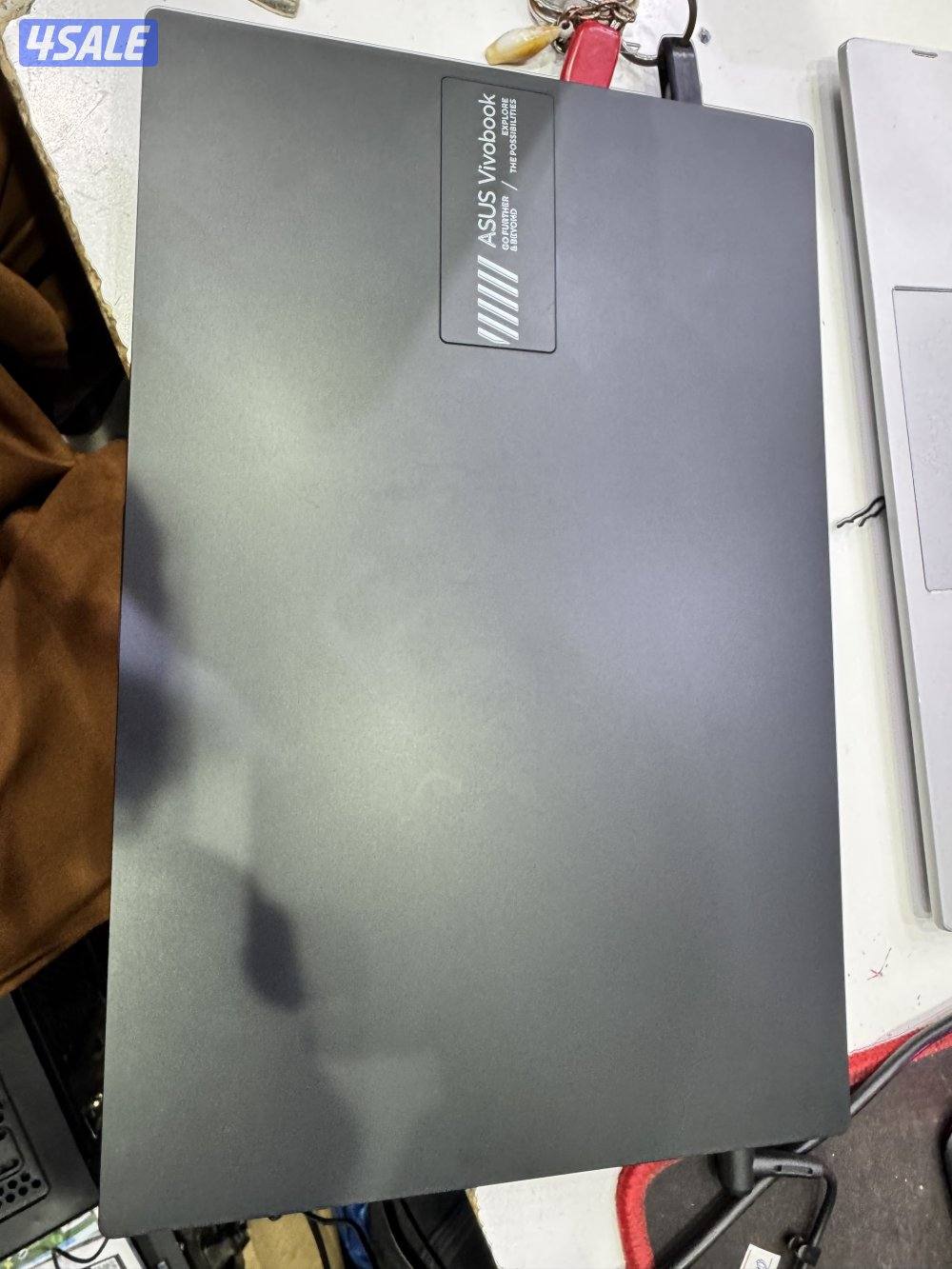 Asus vivobook ryzen 5 7000 series Ram 8GB DDR 5.  Storage 512GB ssd1