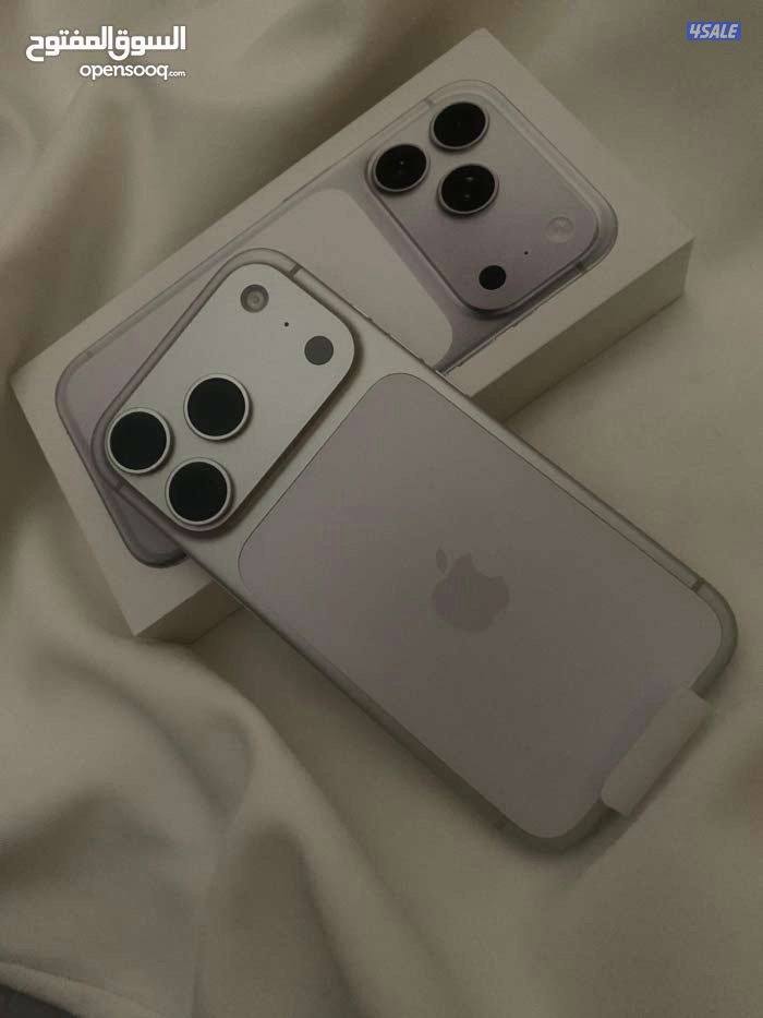 Apple iPhone 17 Pro max in silver with 256GB0