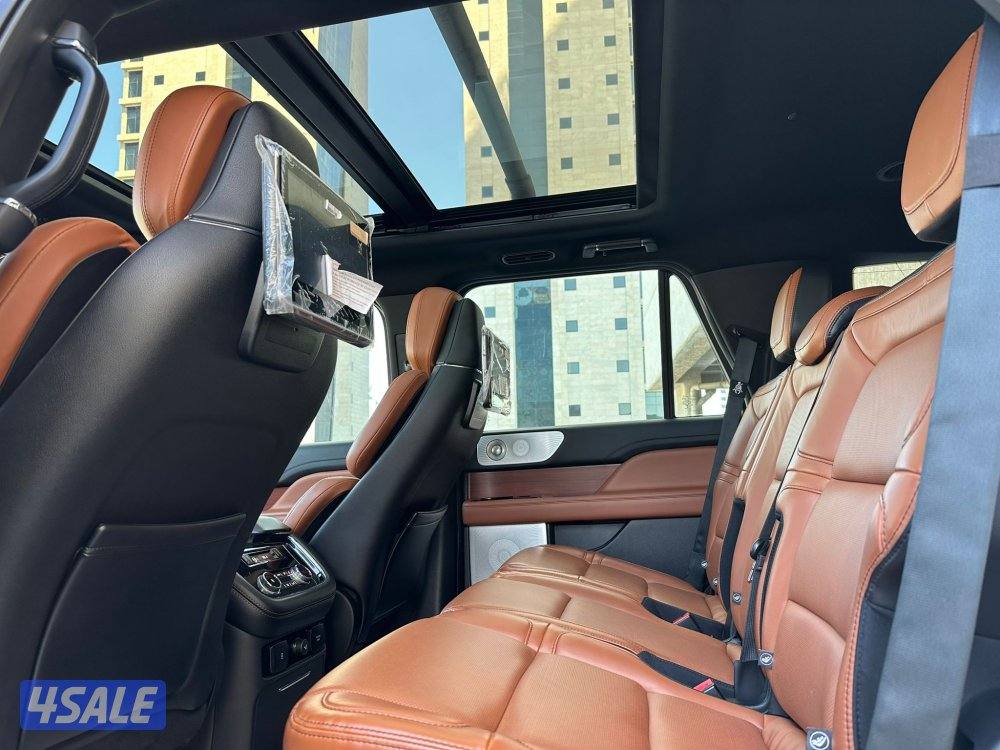 لنكولنNAVIGATOR LUXURY موديل2021 عداد47الف وارد الغانم تحت الكفاله9