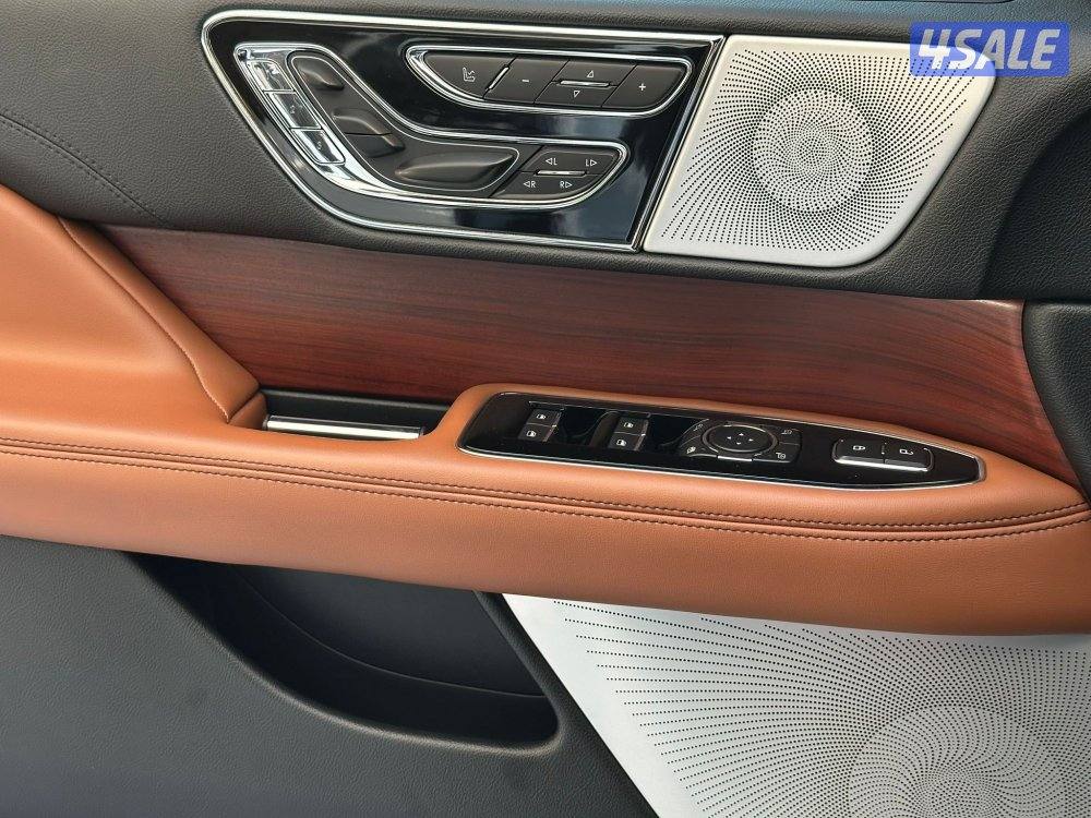 لنكولنNAVIGATOR LUXURY موديل2021 عداد47الف وارد الغانم تحت الكفاله12