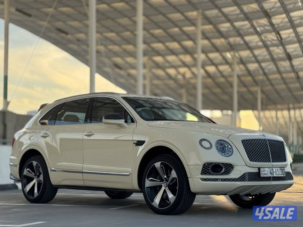 للبيع جيب بنتلي بتيجا 2017 مواصفات خاص لون مميز كت كاربن فايبر1