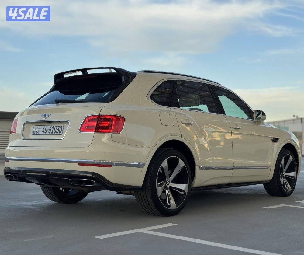 للبيع جيب بنتلي بتيجا 2017 مواصفات خاص لون مميز كت كاربن فايبر4