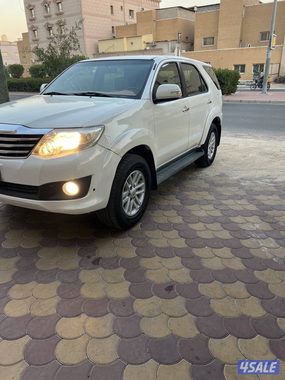 للبيع فورتنر موديل 2014 شرط الفحص0