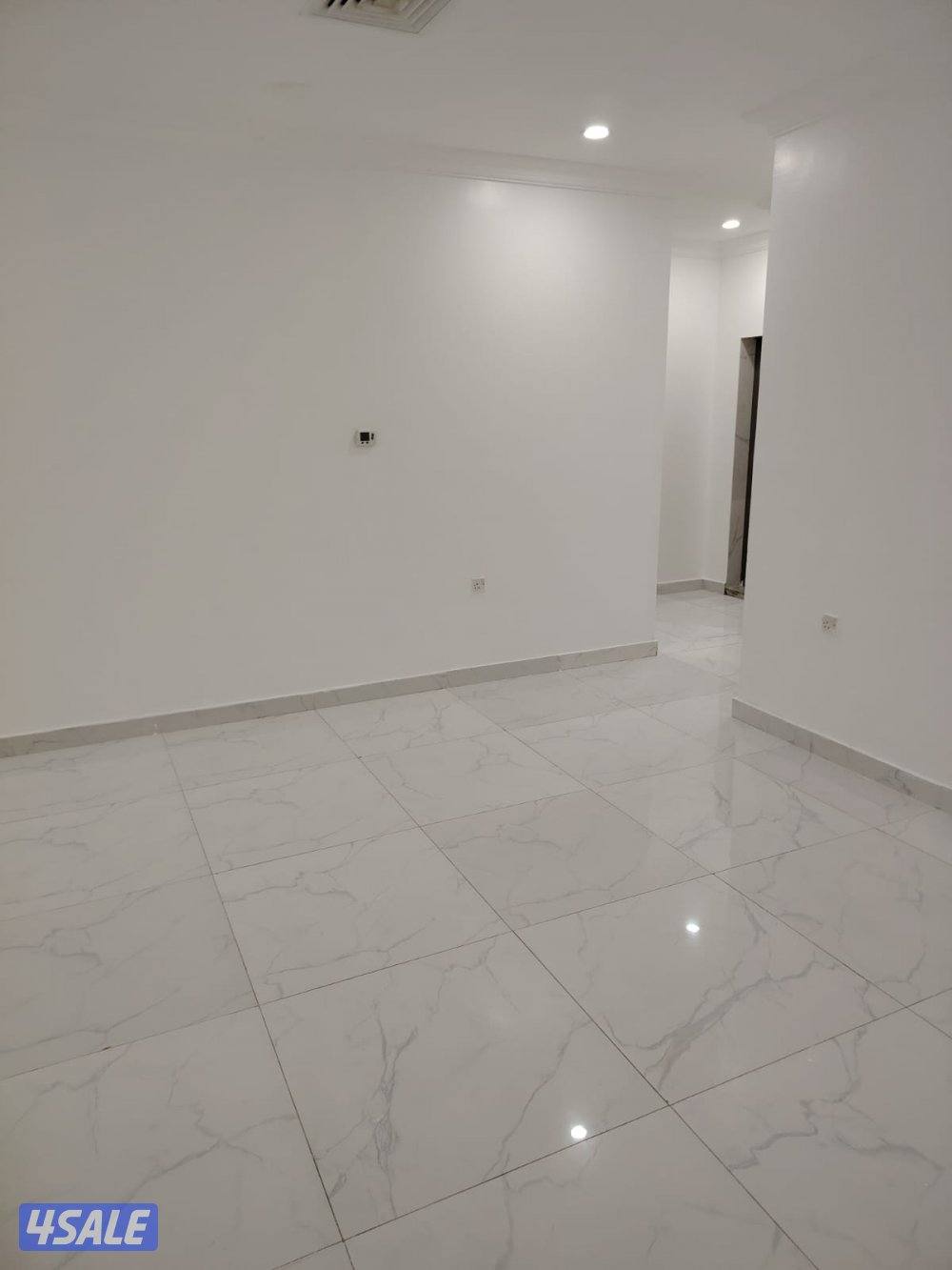 شقة٢غ صالة حمام مطبخ غ خ بحمامها .التواصل واتساب فقط1