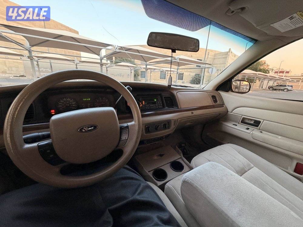 كراون فكتوريا 20077