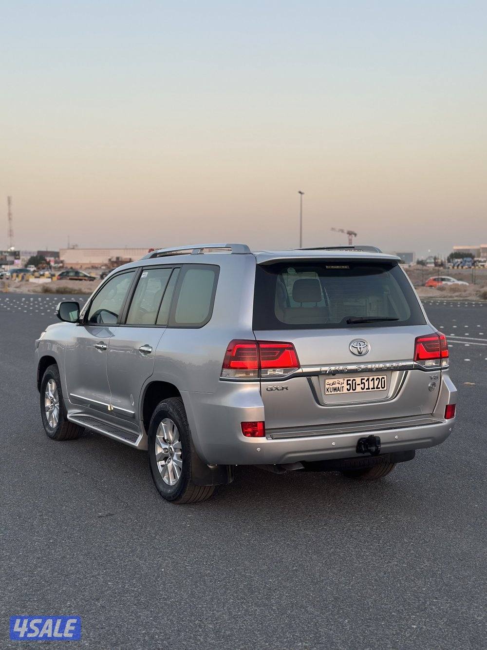 لاند كروزر GX.R مديل 2019 عداد 93 بحالة الوكالة3